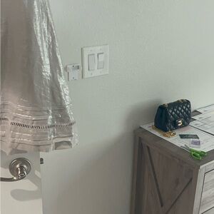 Absolutely beautiful,  100% linen dress shiny with pockets nice and cute dress